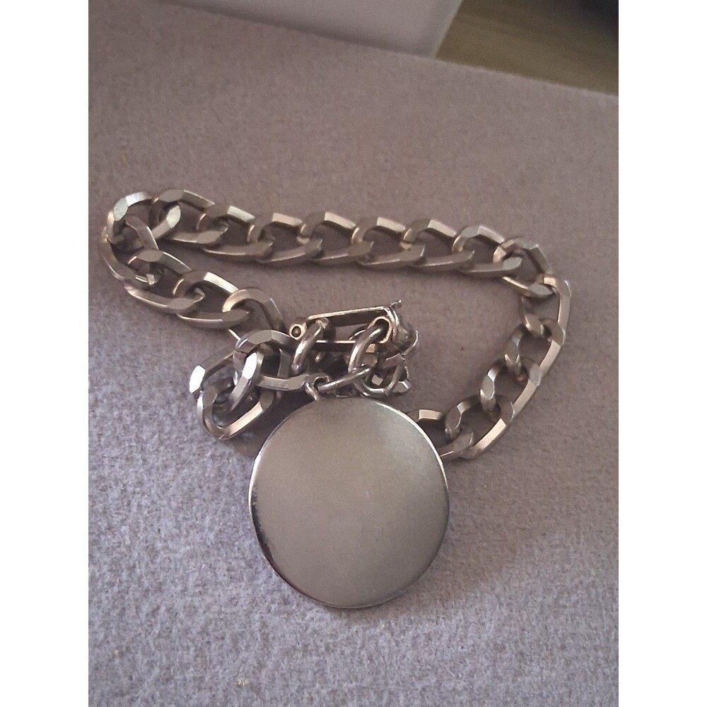 Vintage silvertone chain bracelet w/round plain charm engravable. Unisex 7.25"